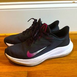 Nike Women’s Black & Pink Sneakers Size 9